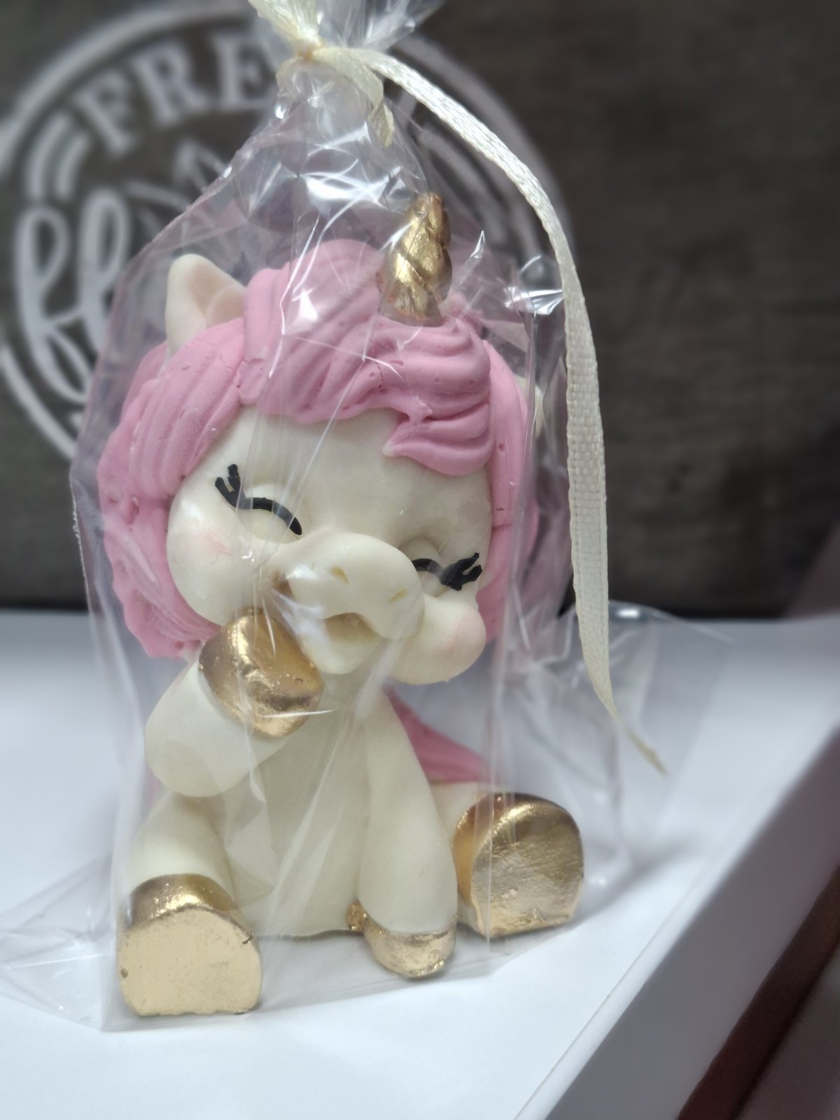 Jednorożec z polewy czekoladowej 2